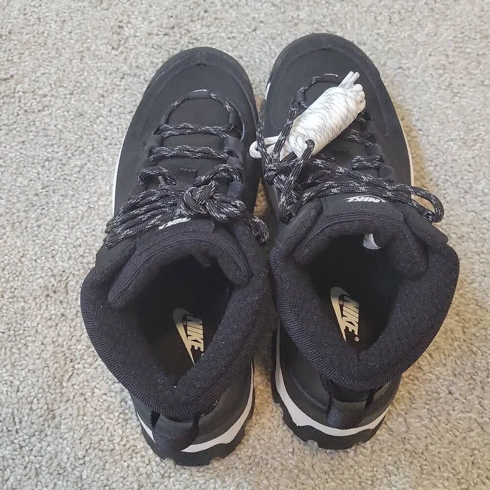 Nike Women's City Classic Boot Shoes Sneakers Size 9.5
